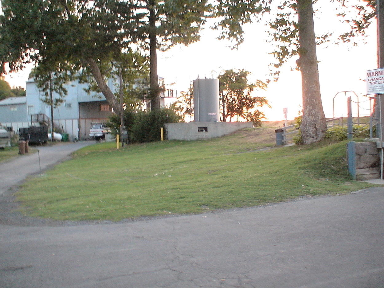 Front grass area to lay/rig boats