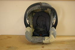 Osh Kosh/Even Flo Infant Carrier
Sold with Stroller